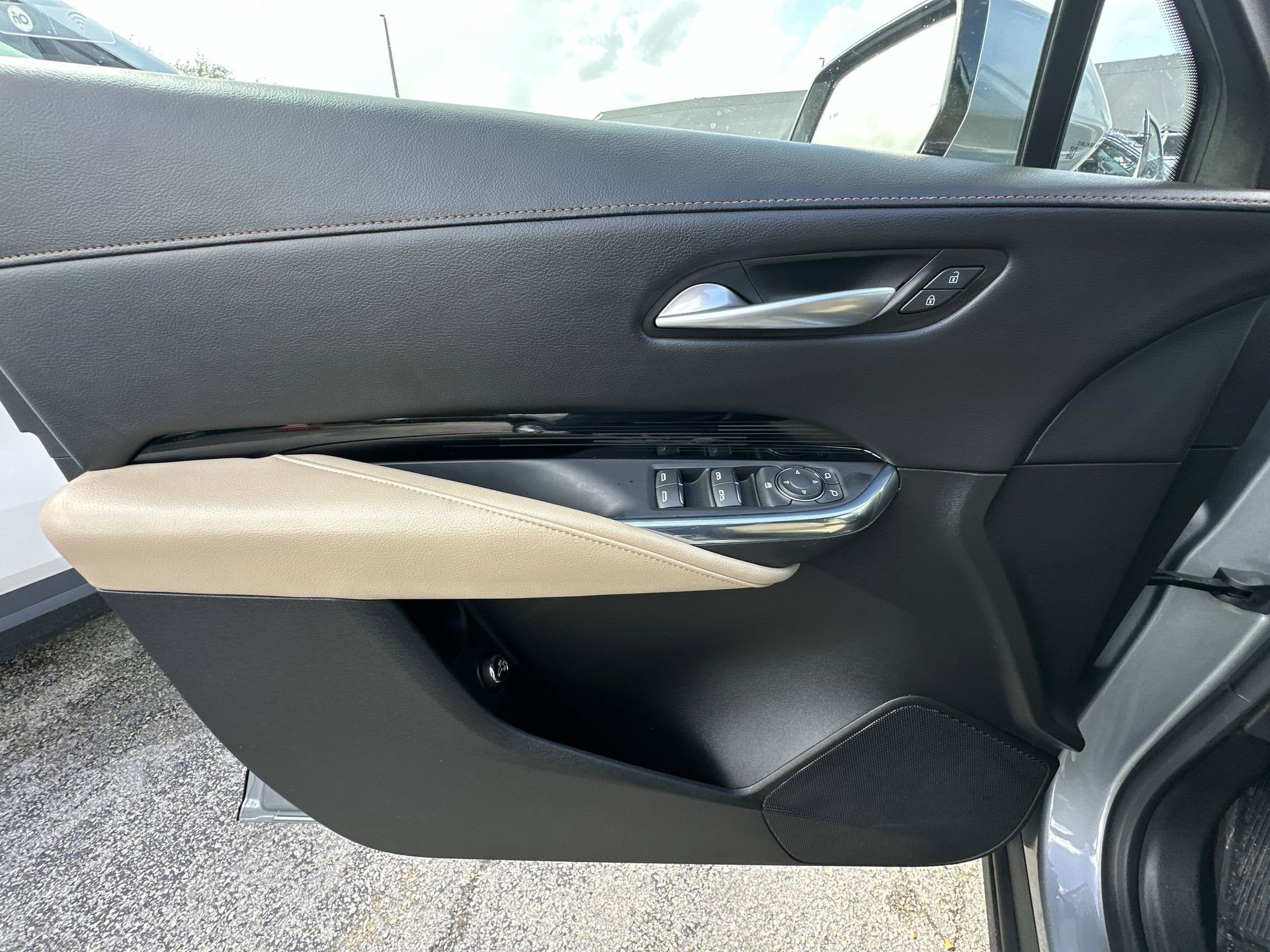 Used 2024 Cadillac XT4 Luxury w/ Cold Weather Package image 30