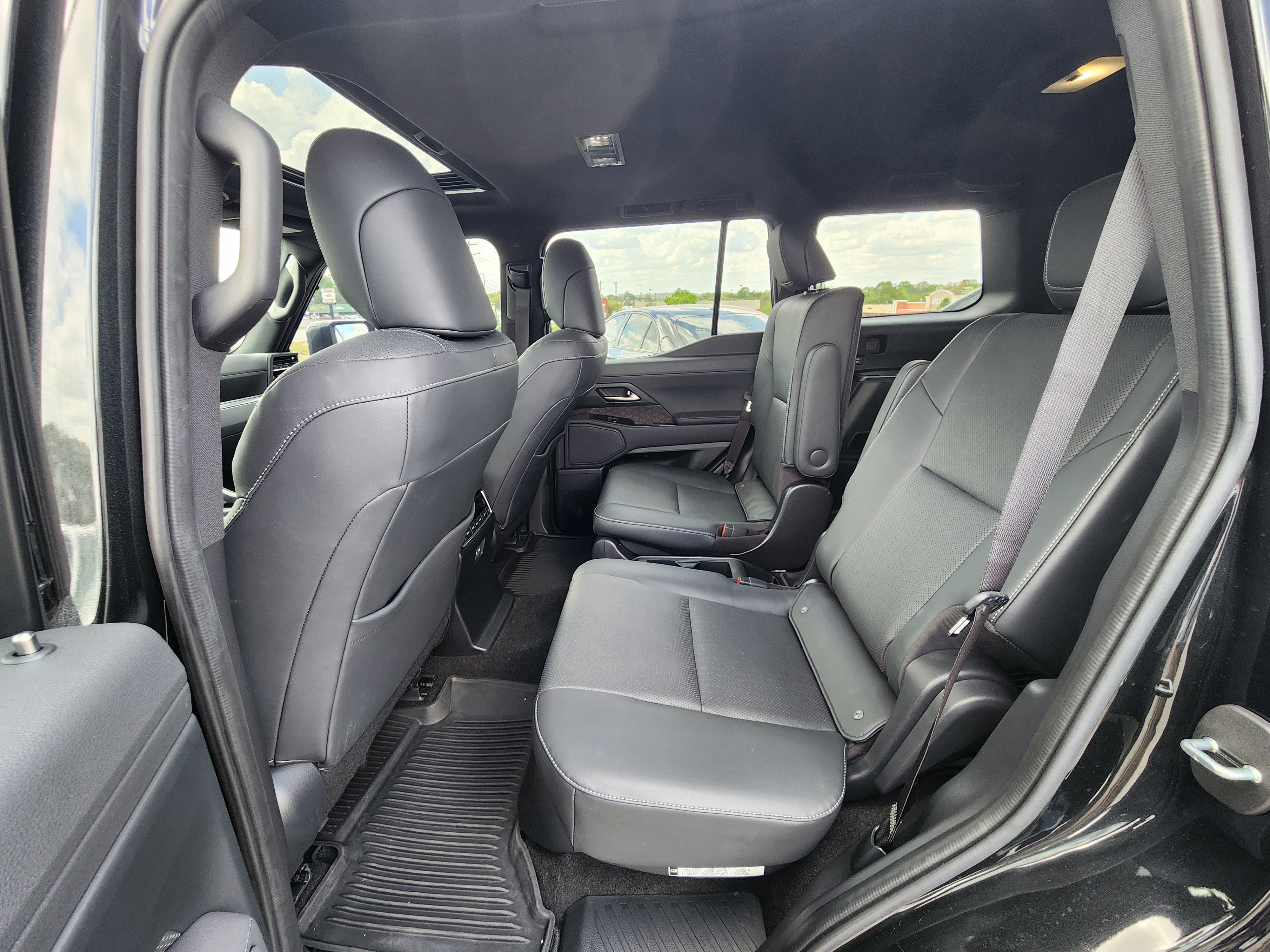 Used 2024 Lexus GX 550 w/ Accessory Package (2T) AWD/4WD image 17