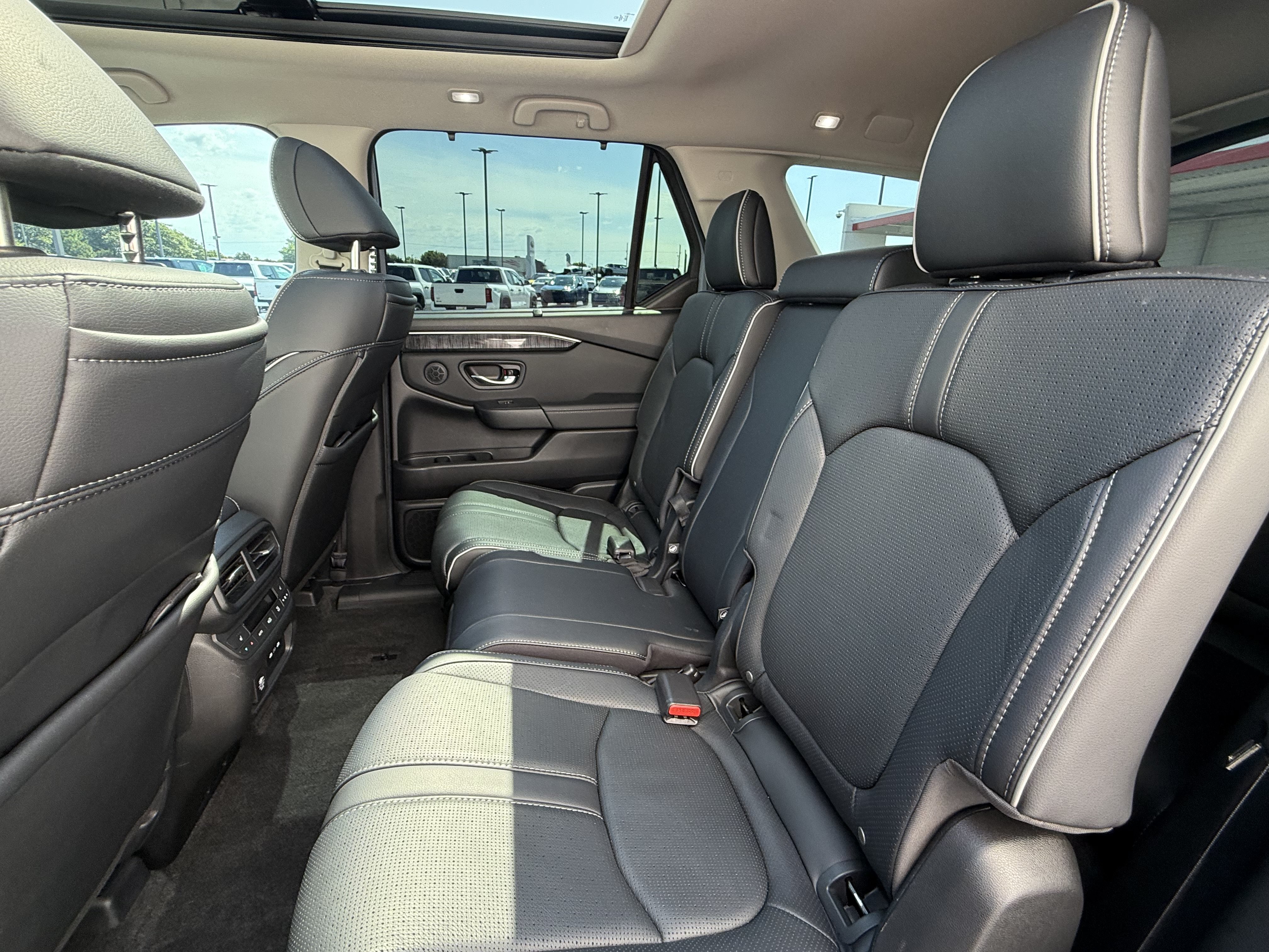 Used 2024 Honda Pilot Elite image 40