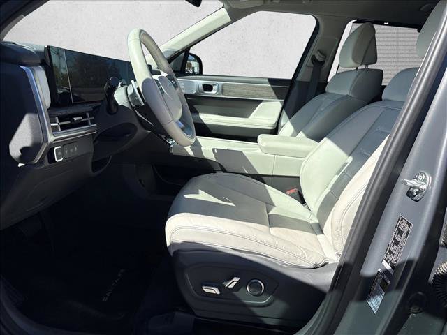 Used 2025 Hyundai Santa Fe Limited FWD image 10