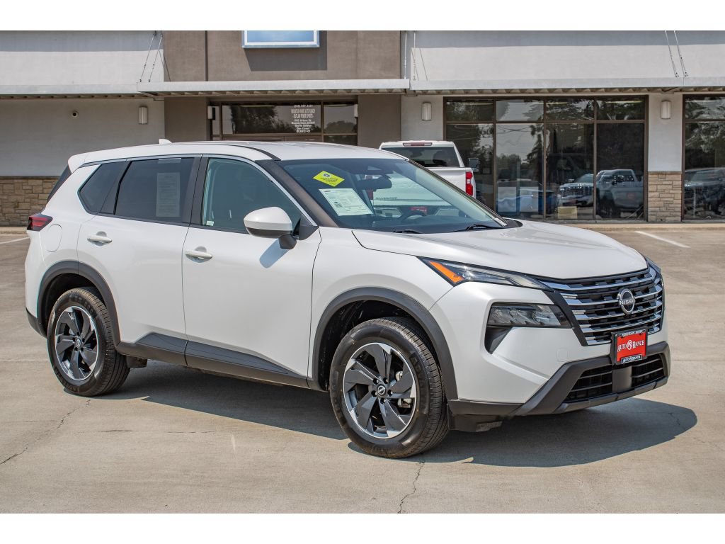 Used 2024 Nissan Rogue SV AWD/4WD image 2