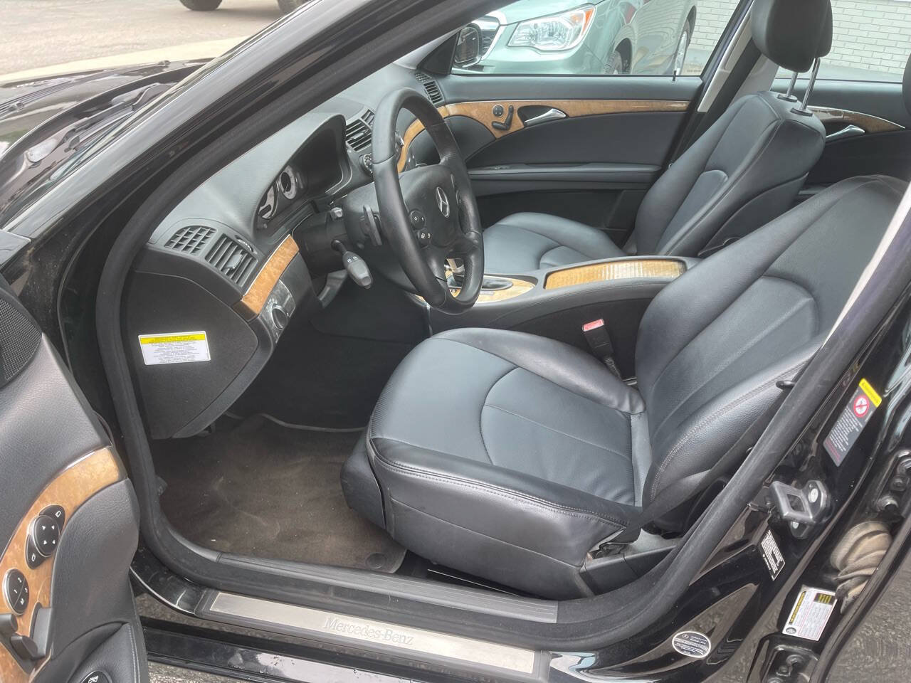Used 2009 Mercedes-Benz E 350 Sedan image 12