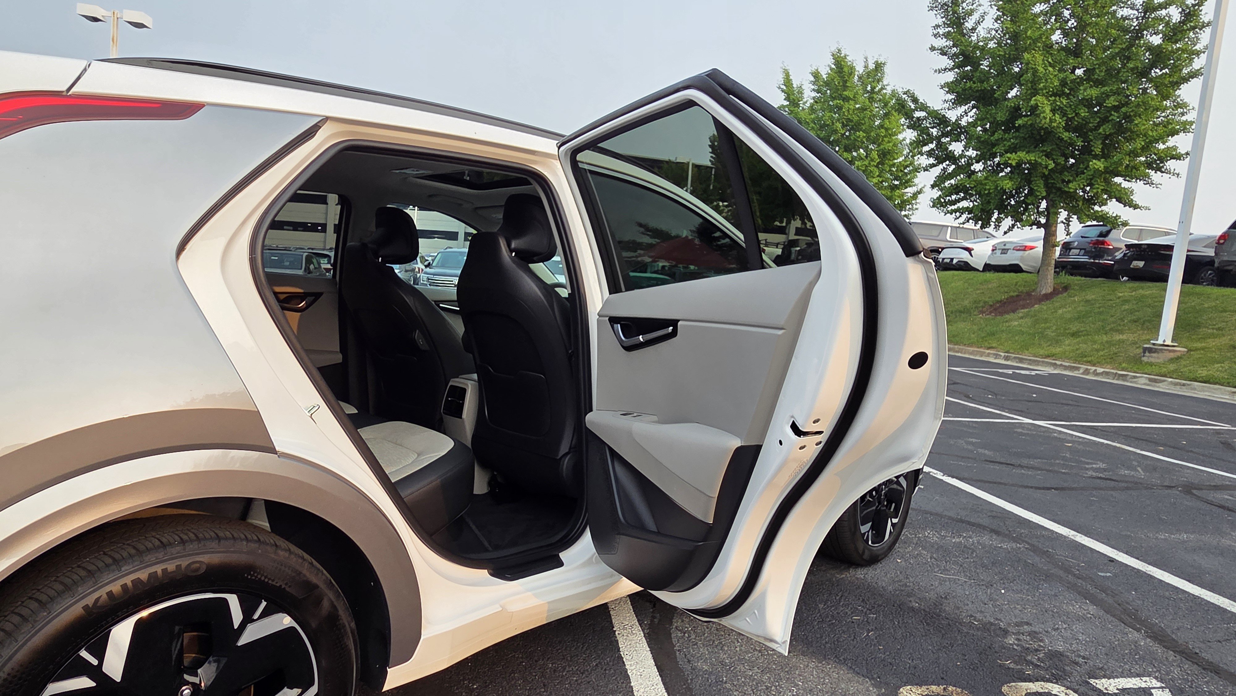 Certified 2024 Kia Niro Wave w/ Wave Preserve Package FWD image 34