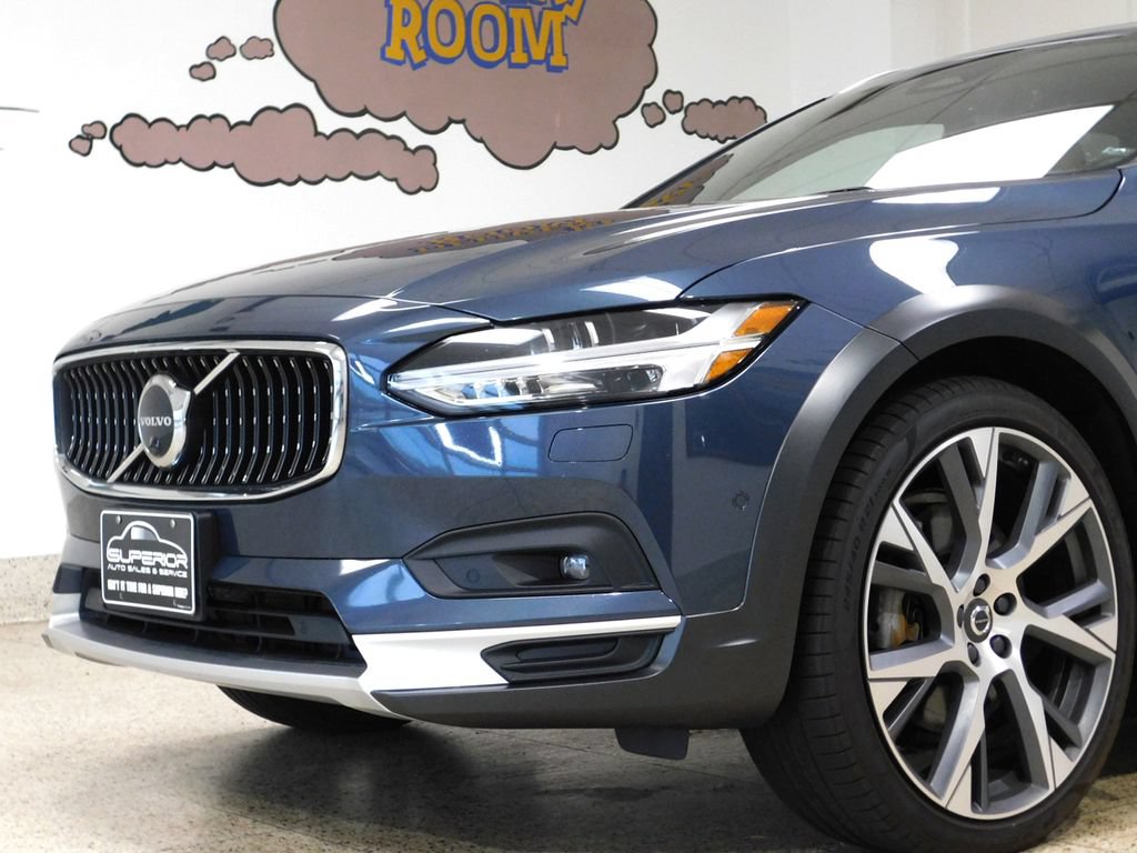Used 2023 Volvo V90 B6 Cross Country Ultimate AWD/4WD image 14