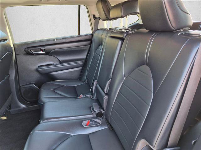 Used 2023 Toyota Highlander XLE FWD image 18