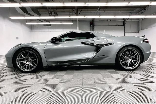 Used 2024 Chevrolet Corvette Z06 RWD image 13