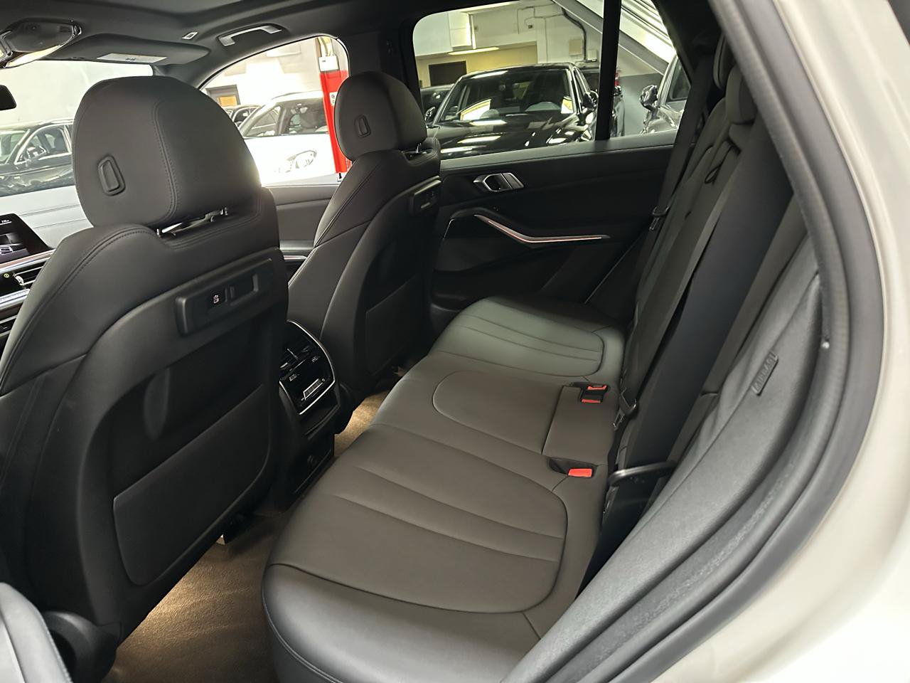 Used 2020 BMW X5 xDrive40i w/ Convenience Package AWD/4WD image 14