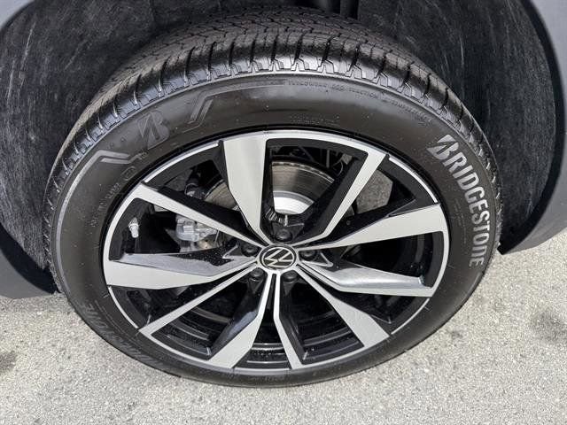 New 2025 Volkswagen Atlas Cross Sport SEL Premium R-Line image 15