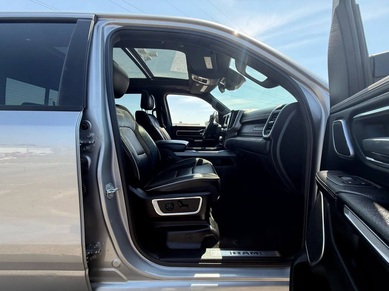Used 2020 RAM 1500 Laramie AWD/4WD image 26