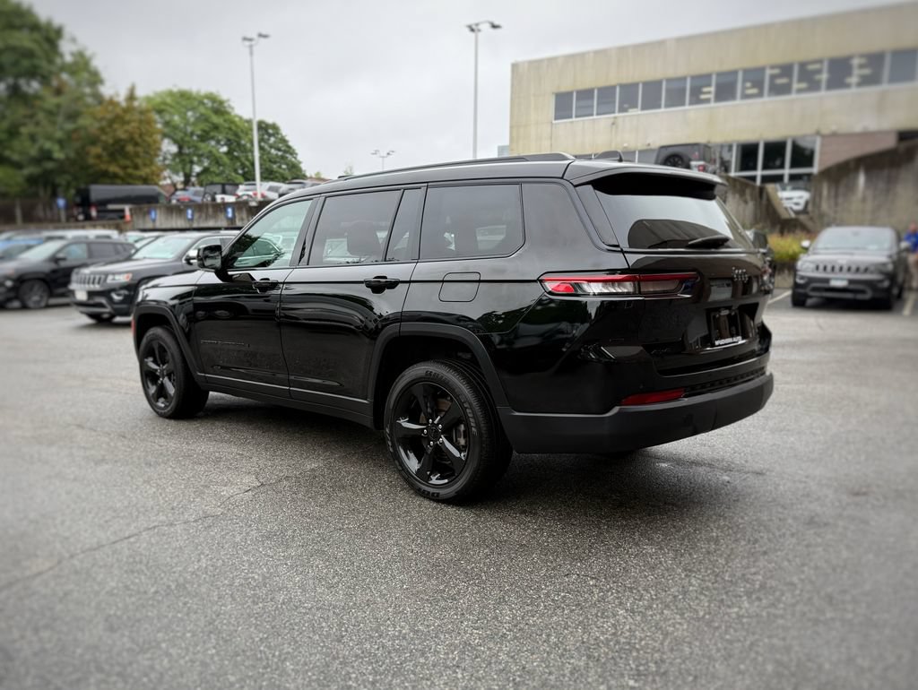 Used 2023 Jeep Grand Cherokee L Altitude AWD/4WD image 12