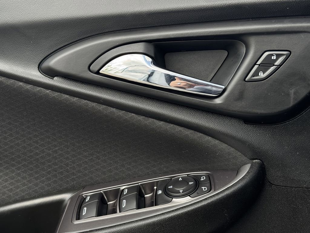 Used 2021 Chevrolet Malibu LS FWD image 21