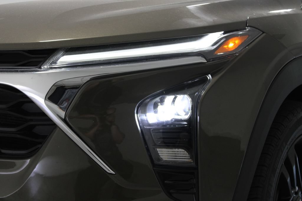 Used 2024 Chevrolet Trax ACTIV w/ Sunroof Package FWD image 52