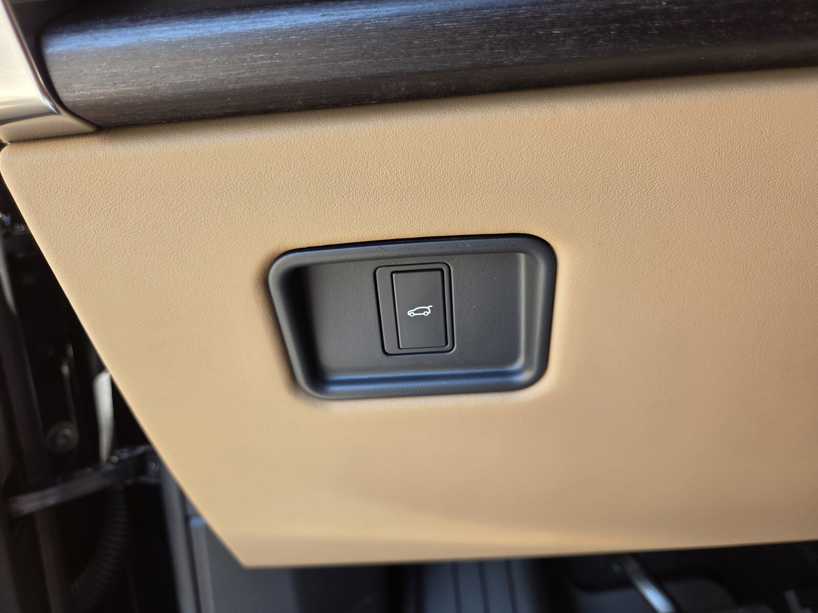 New 2025 Land Rover Range Rover SE image 15