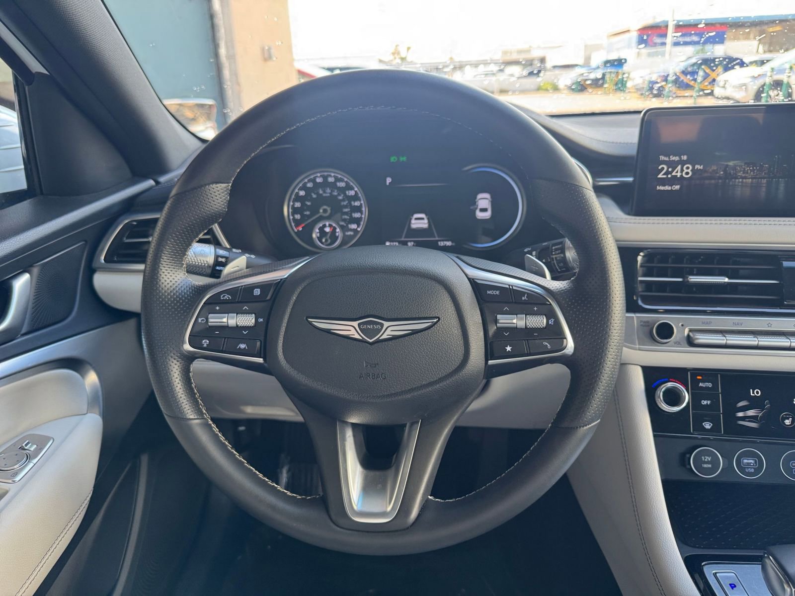 Used 2025 Genesis G70 2.5T image 28
