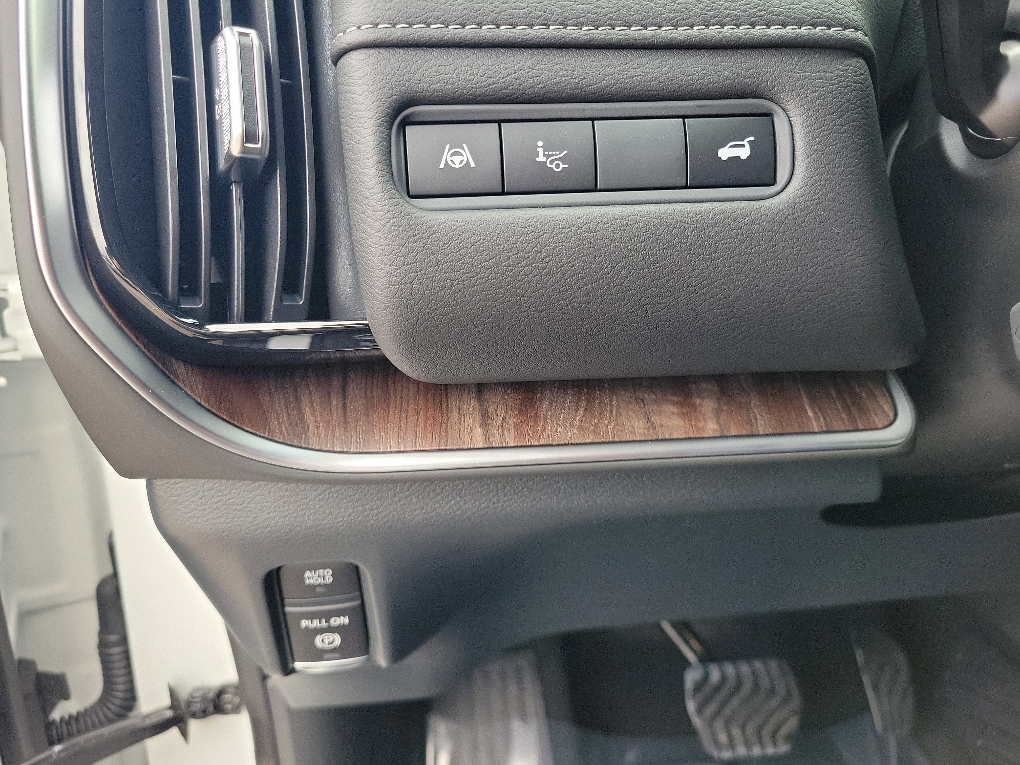 New 2026 Nissan Armada SL w/ Captain's Chari Seat Package RWD image 22
