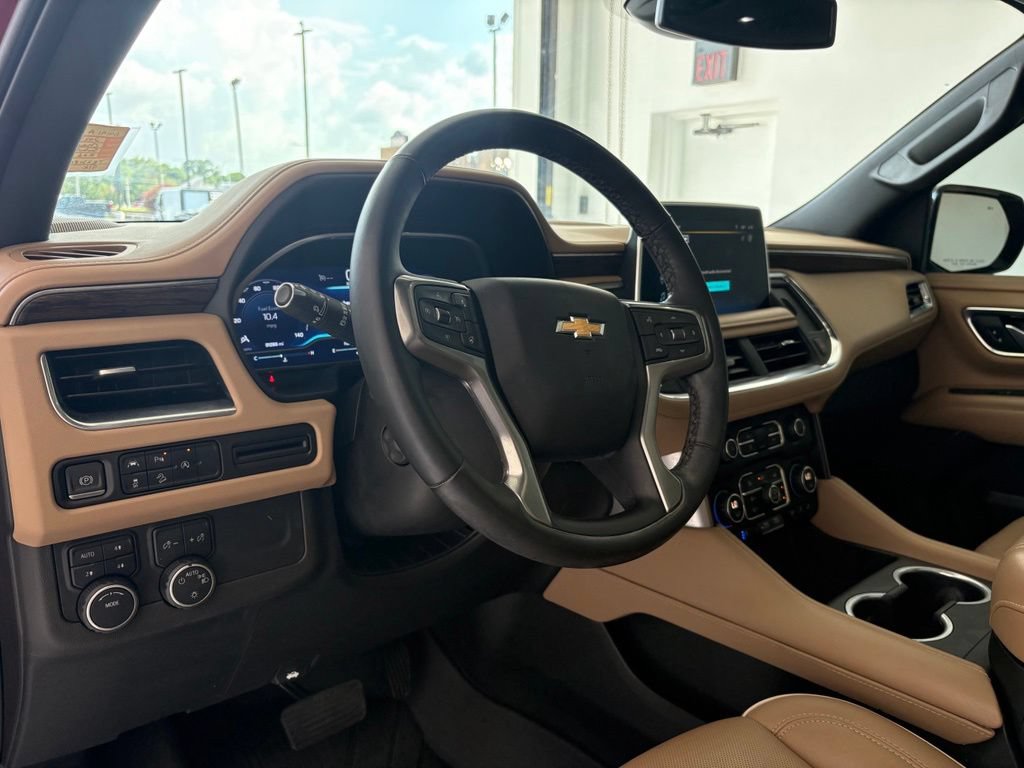 Used 2023 Chevrolet Suburban Premier AWD/4WD image 2