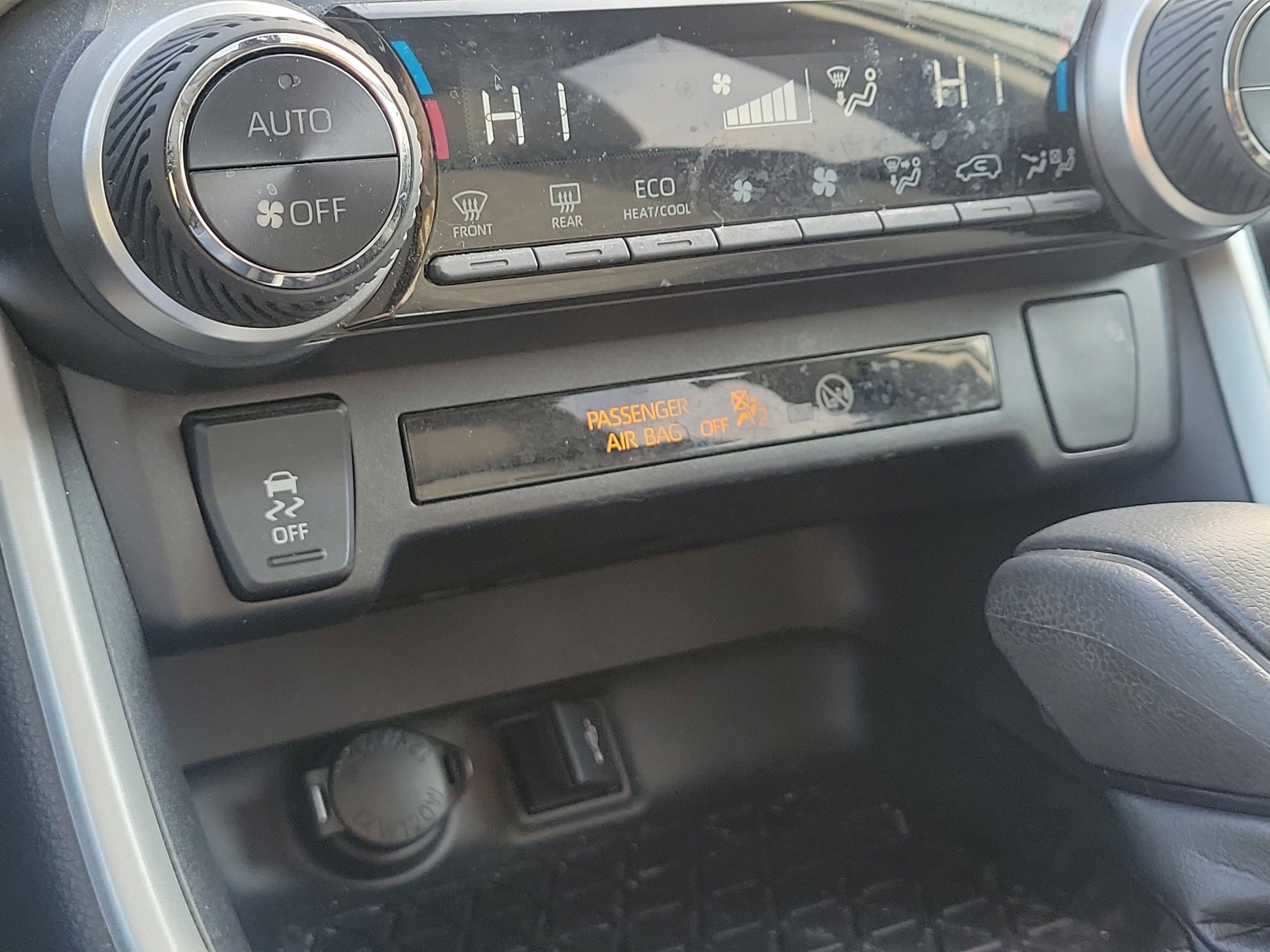 Used 2021 Toyota RAV4 XLE image 28