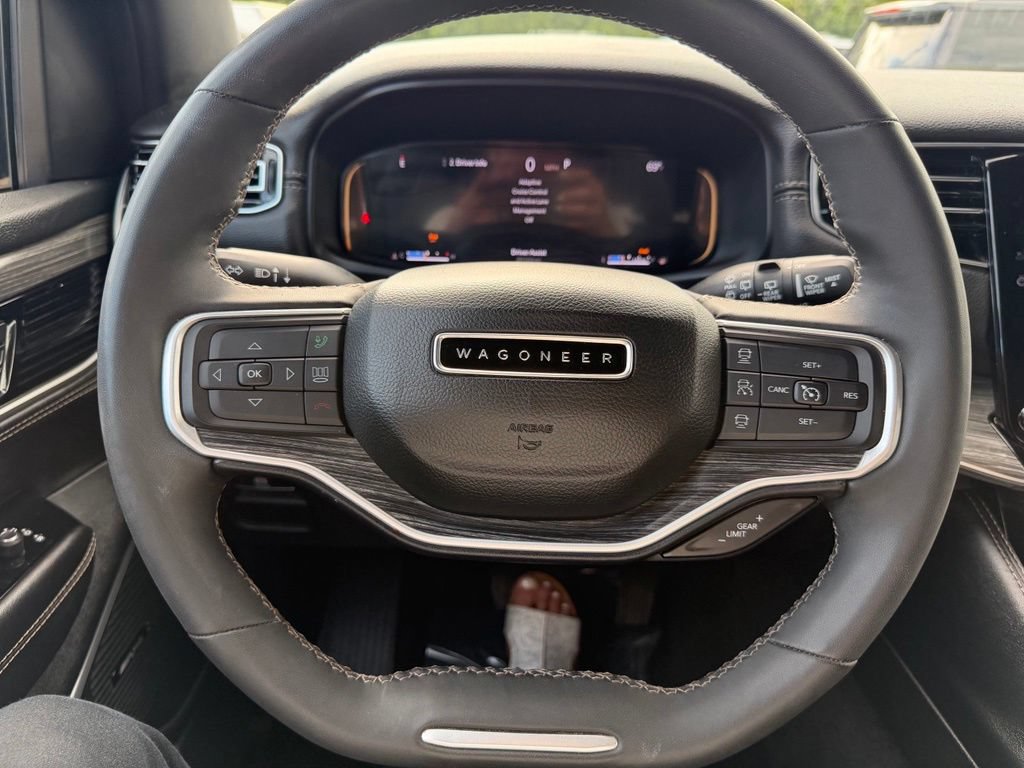 Used 2024 Jeep Wagoneer L Series II w/ Flexible Seating Group AWD/4WD image 31