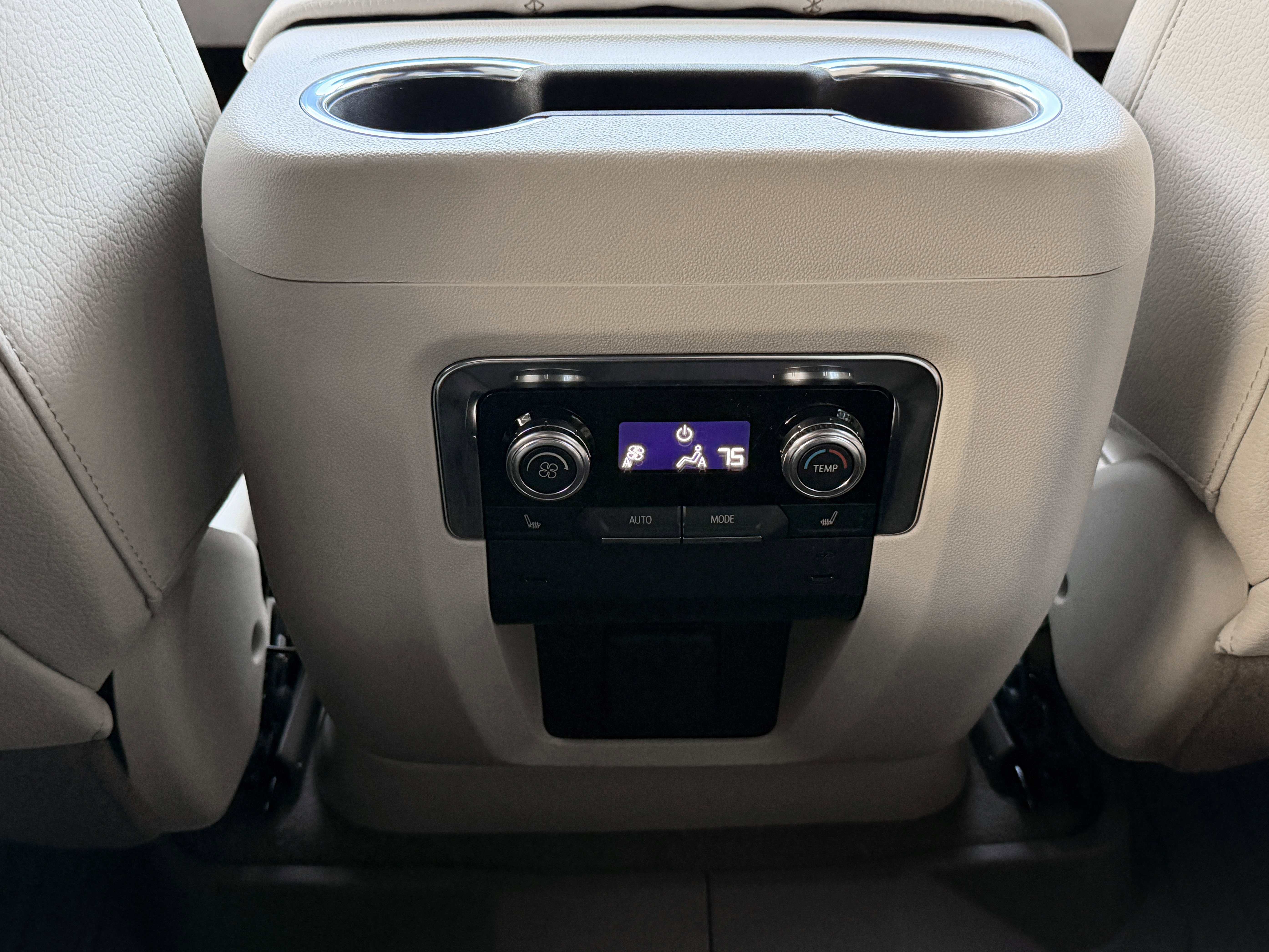 New 2026 GMC Yukon XL Denali image 27