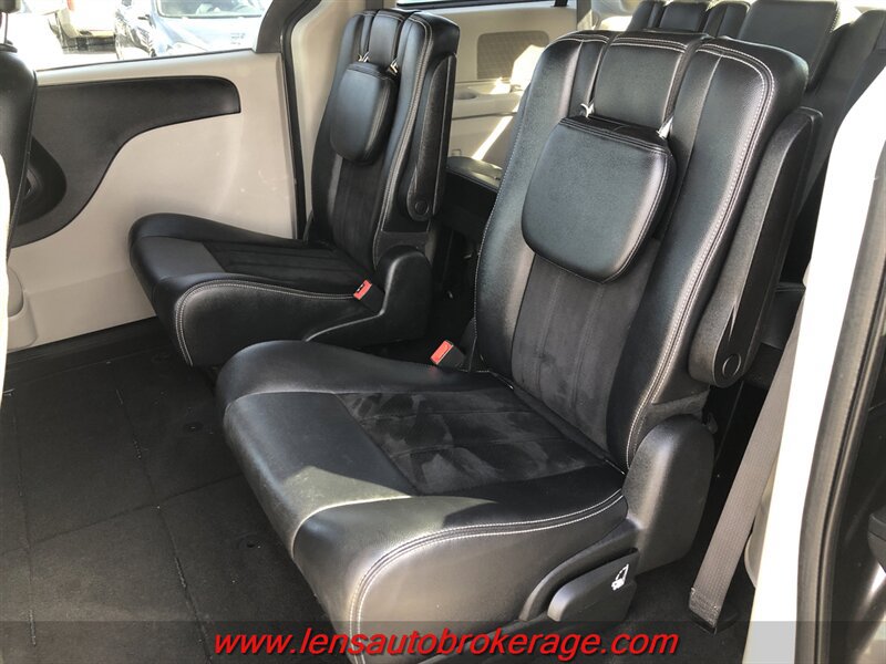 Used 2018 Dodge Grand Caravan SXT FWD image 14