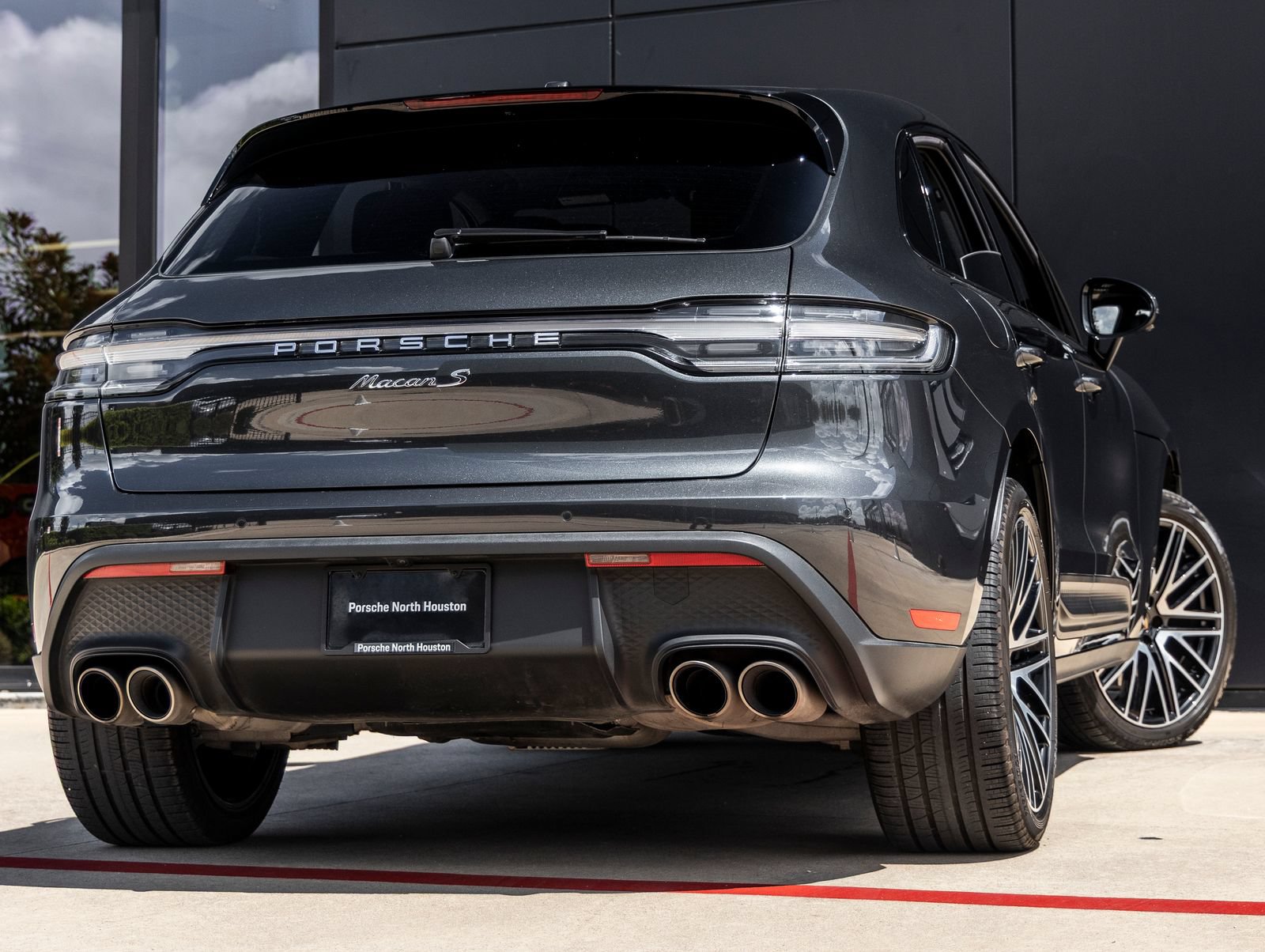 Certified 2024 Porsche Macan S AWD/4WD image 11