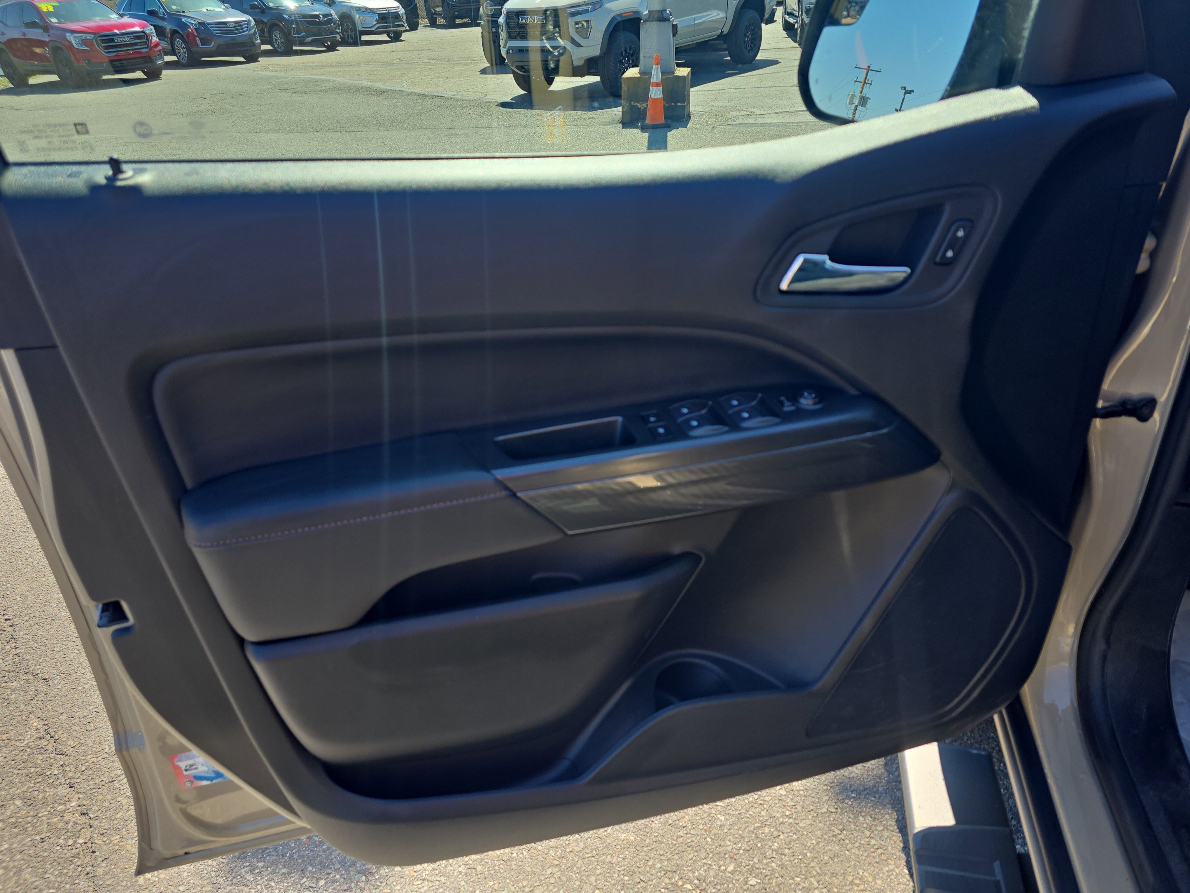 Used 2022 GMC Canyon AT4 image 18