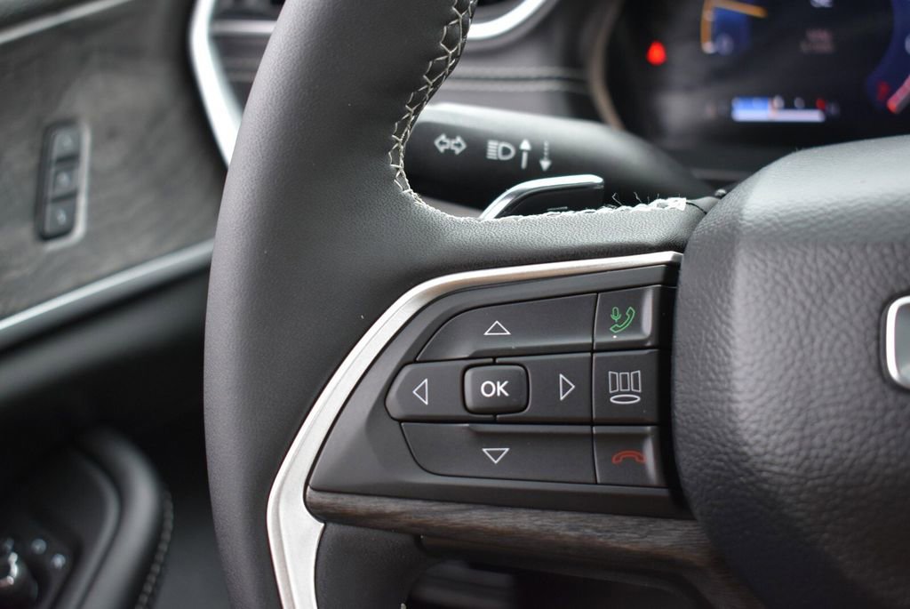 Certified 2024 Jeep Grand Cherokee L Limited w/ Luxury Tech Group II image 17