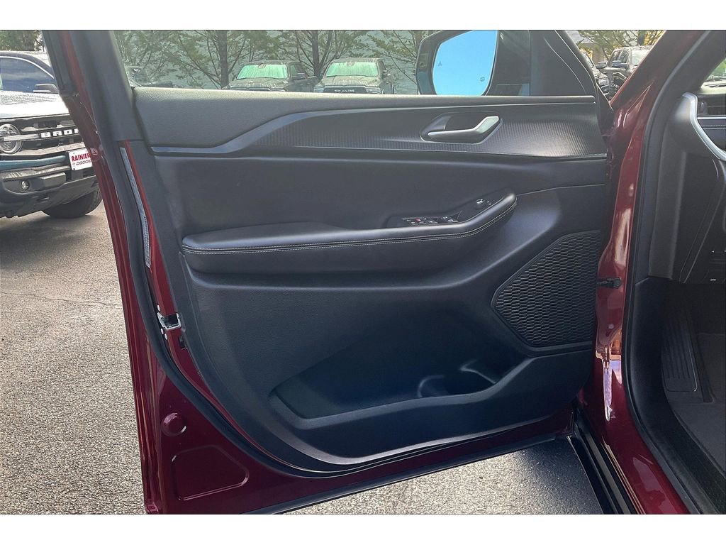 Used 2024 Jeep Grand Cherokee L Laredo image 23