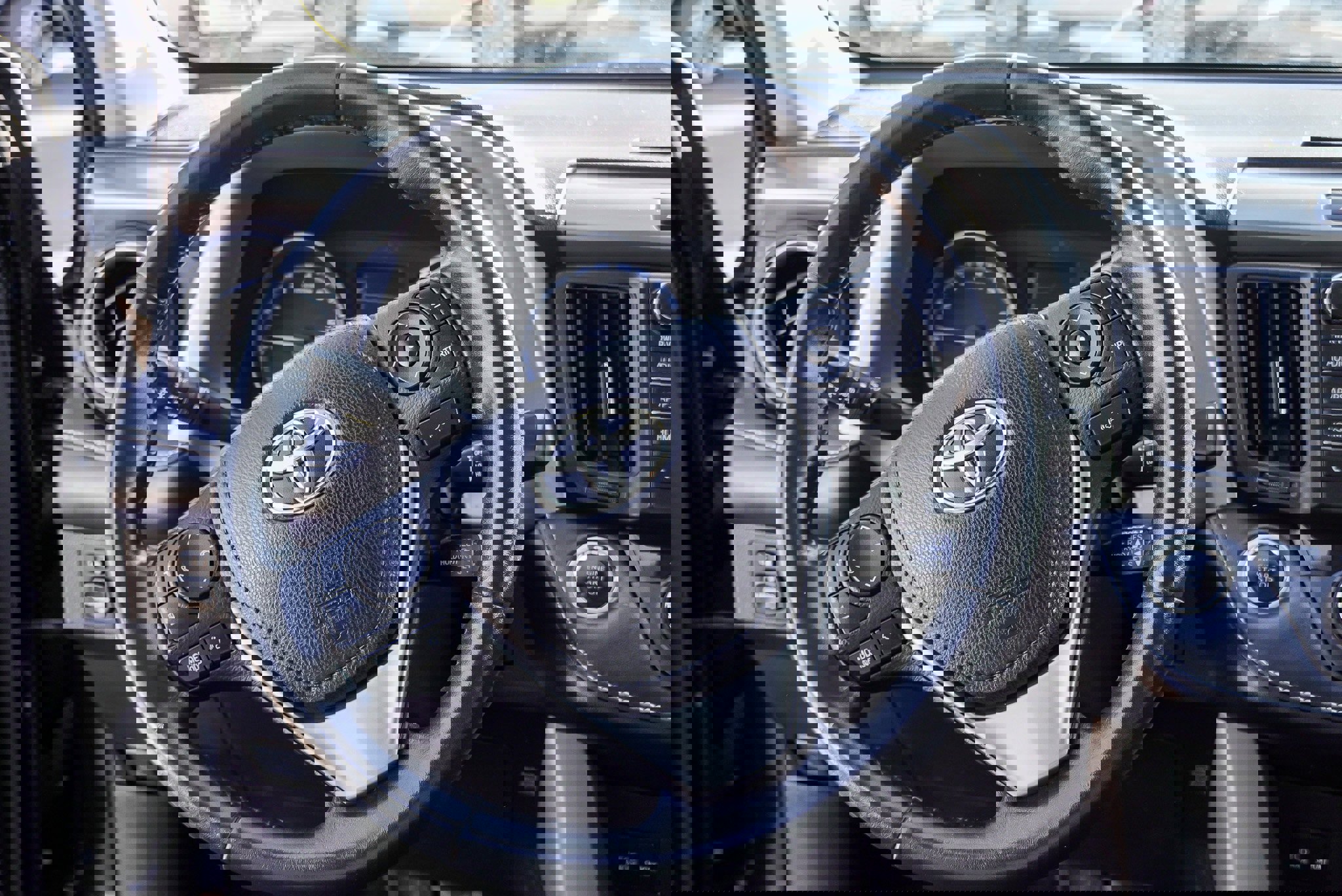 Used 2018 Toyota RAV4 XLE image 32