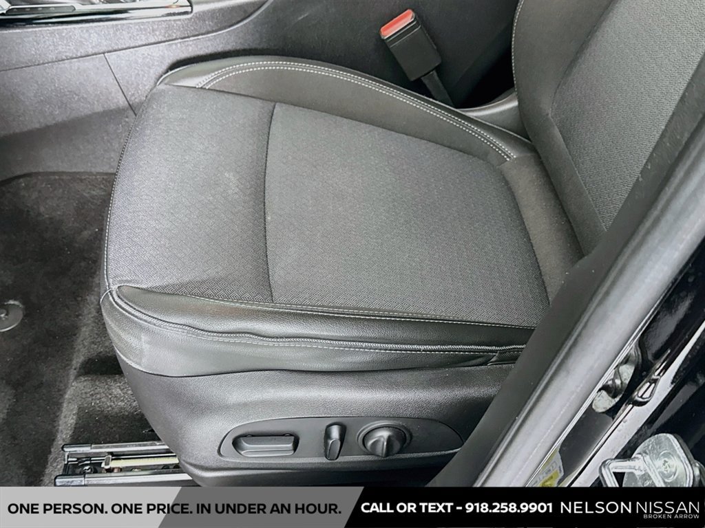Used 2022 Buick Encore GX Select w/ Sport Touring Package FWD image 18