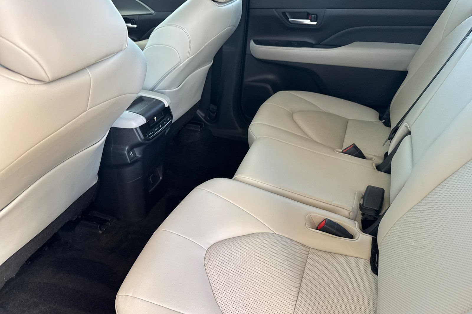Certified 2024 Toyota Grand Highlander AWD image 15