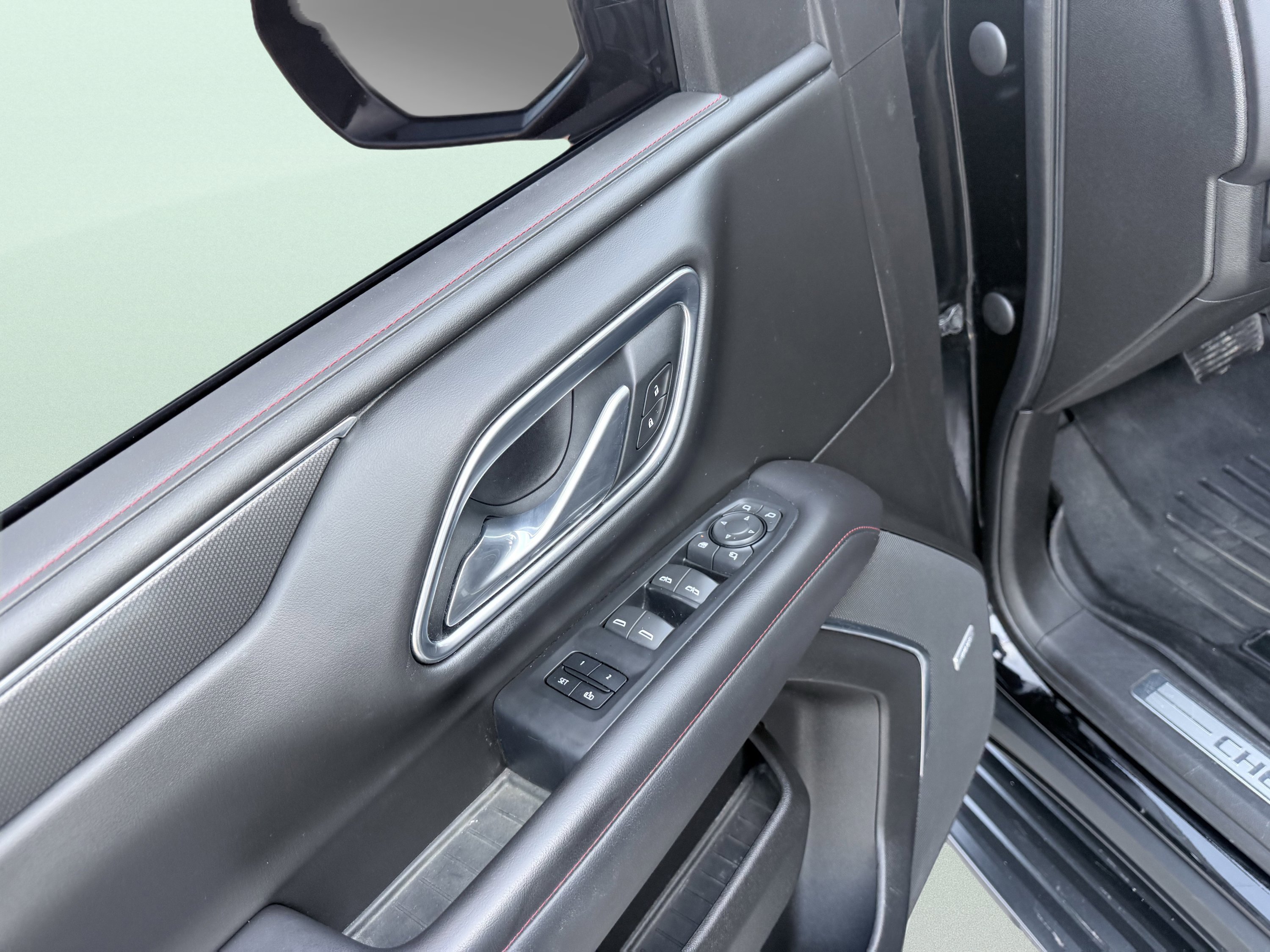 Used 2021 Chevrolet Suburban RST w/ Luxury Package image 11