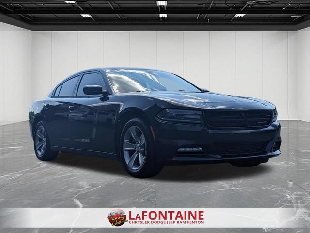 Used 2016 Dodge Charger SXT w/ Navigation & Travel Group RWD image 7