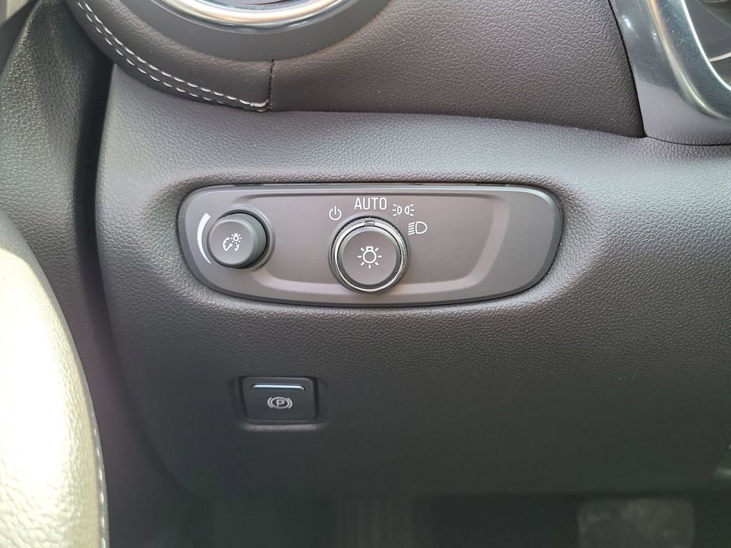 Used 2023 Chevrolet Blazer LT FWD image 17