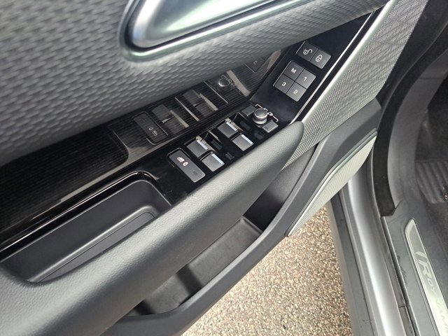 Used 2020 Land Rover Range Rover Velar R-Dynamic S image 19