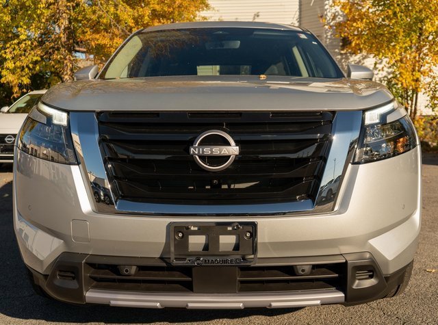 New 2025 Nissan Pathfinder SL image 3