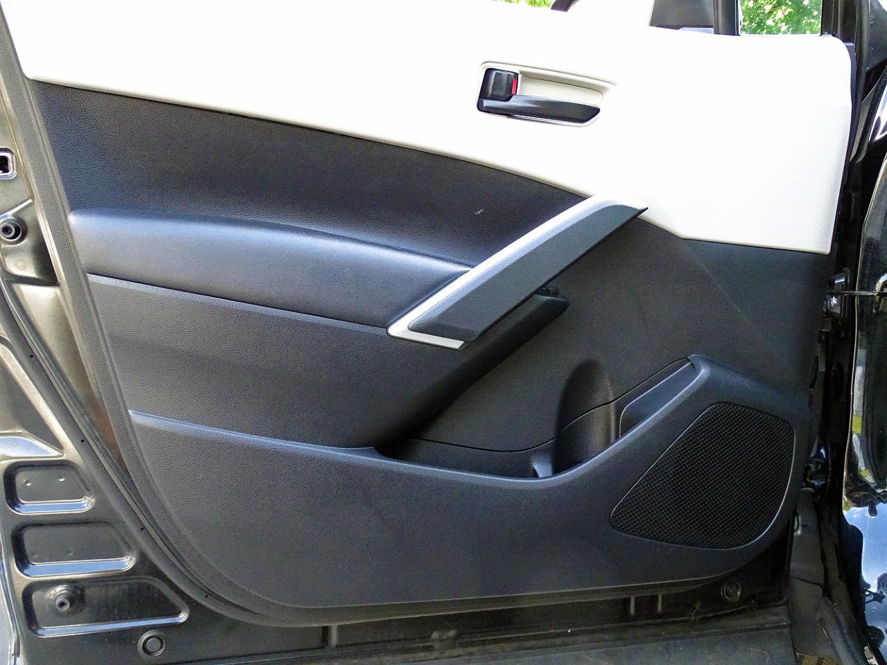 Used 2024 Toyota Corolla Cross LE w/ Moonroof Package FWD image 29