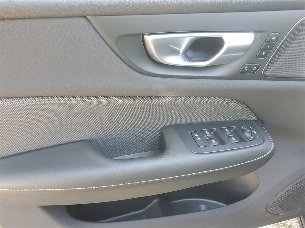 Certified 2025 Volvo S60 T8 Ultra image 17