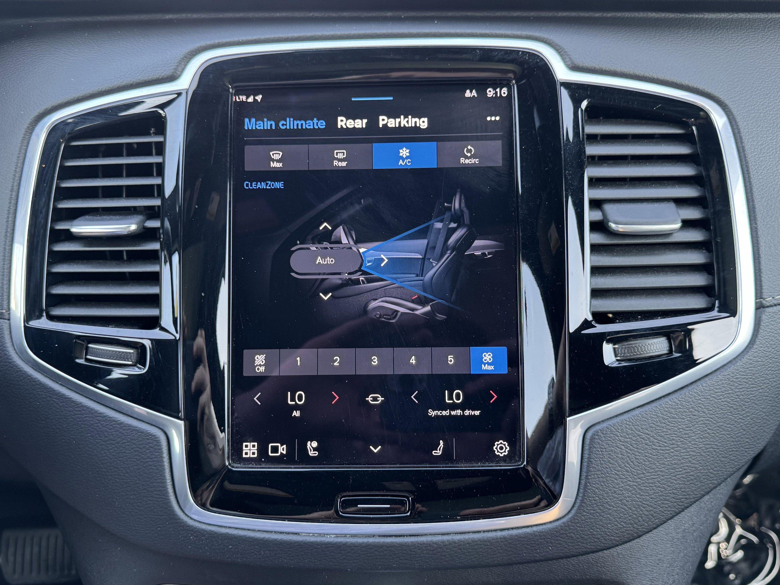 Used 2024 Volvo XC90 T8 Ultimate w/ Lounge Package image 79