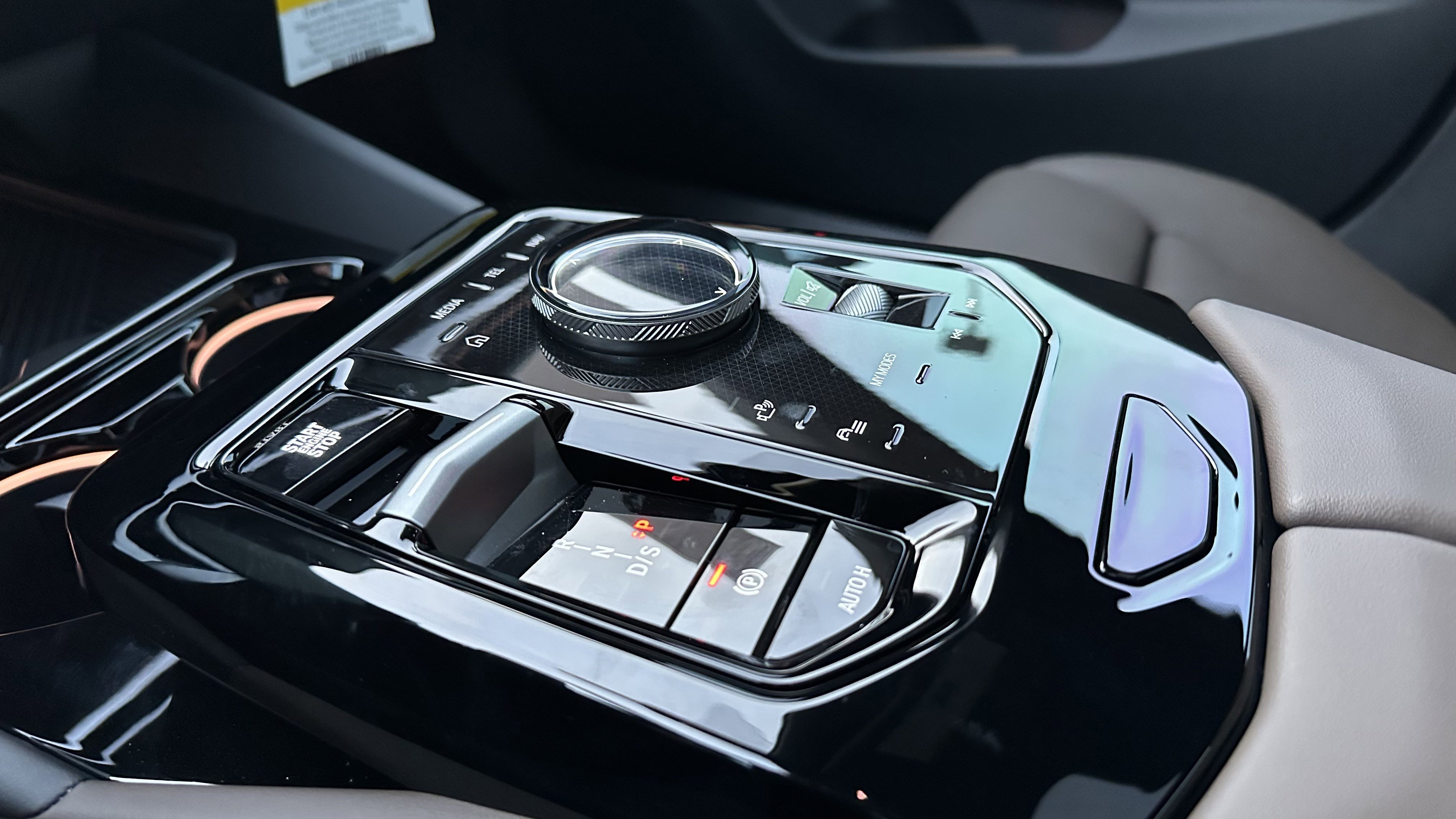 Used 2026 BMW 530i xDrive w/ Premium Package image 25