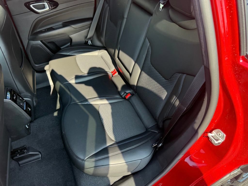 New 2026 Jeep Compass Latitude AWD/4WD image 32
