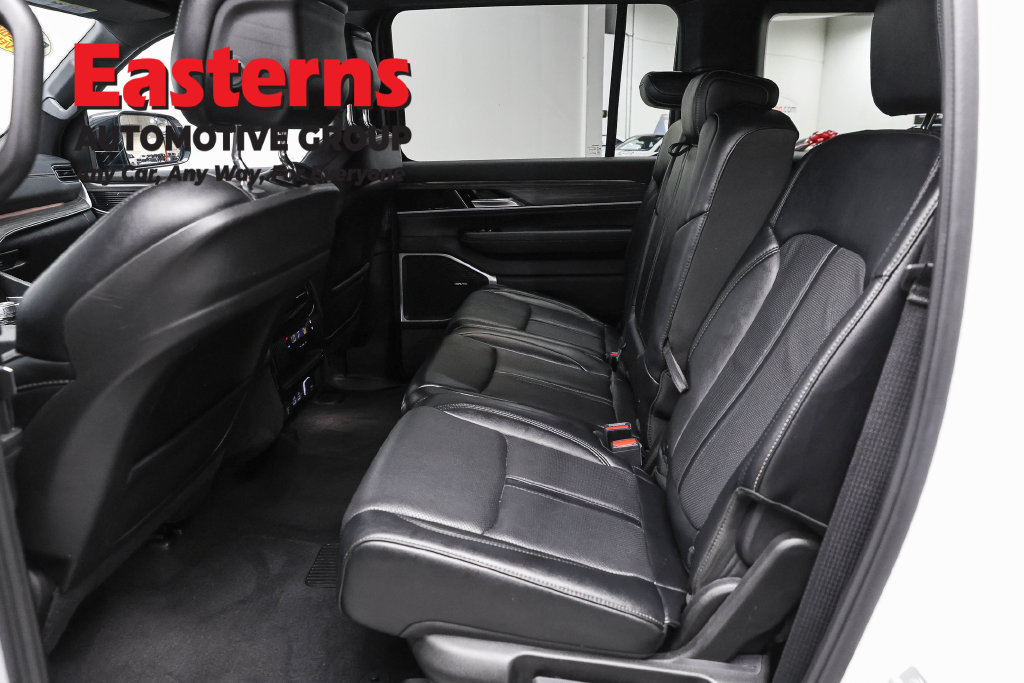 Used 2024 Jeep Wagoneer Series II w/ Flexible Seating Group RWD image 24