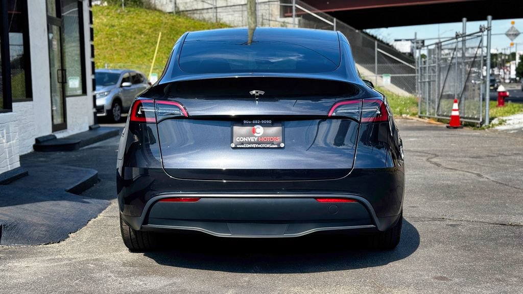 Used 2024 Tesla Model Y Long Range RWD image 8