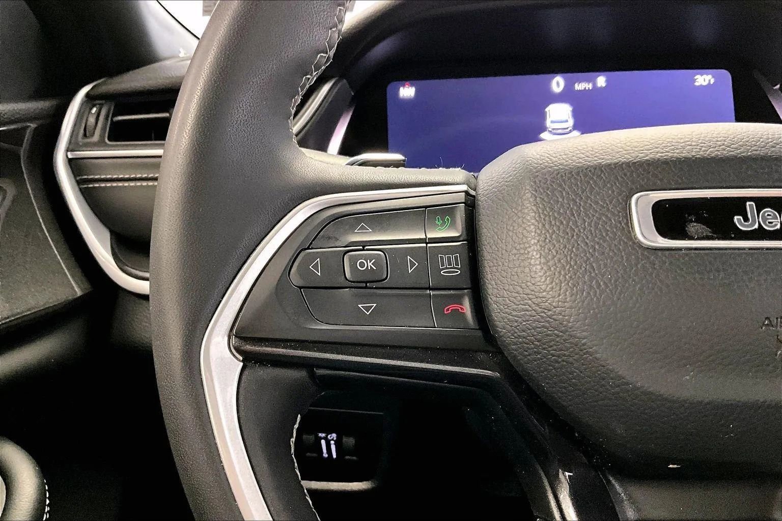 Used 2023 Jeep Grand Cherokee L Laredo image 17