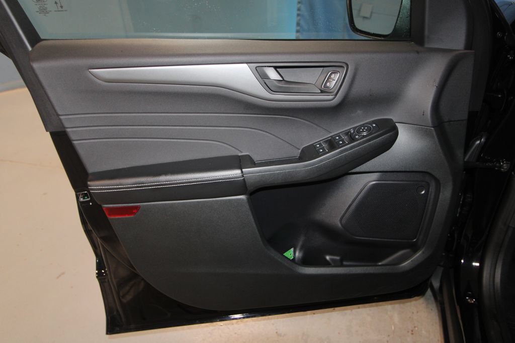 Used 2023 Ford Escape Active AWD/4WD image 5