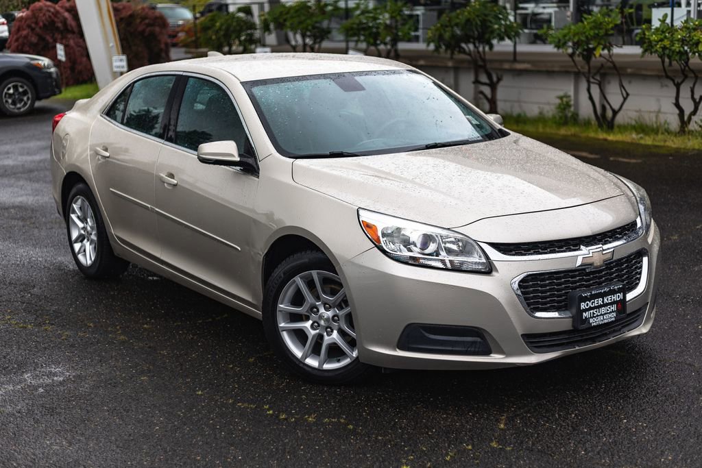 Used 2015 Chevrolet Malibu LT w/ Power Convenience Package FWD image 2