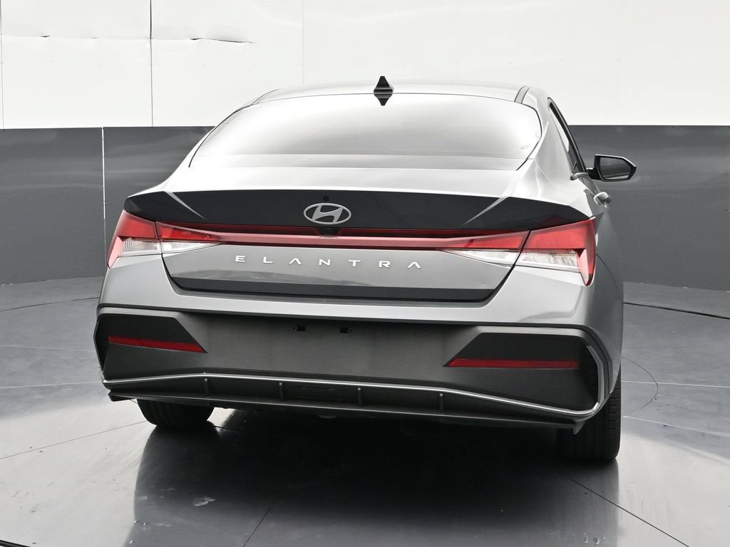 Used 2024 Hyundai Elantra SEL FWD image 4