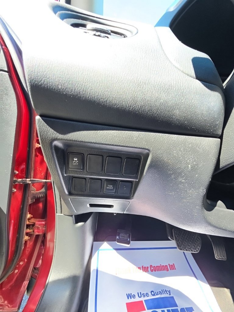 Used 2015 Nissan Pathfinder S FWD image 12