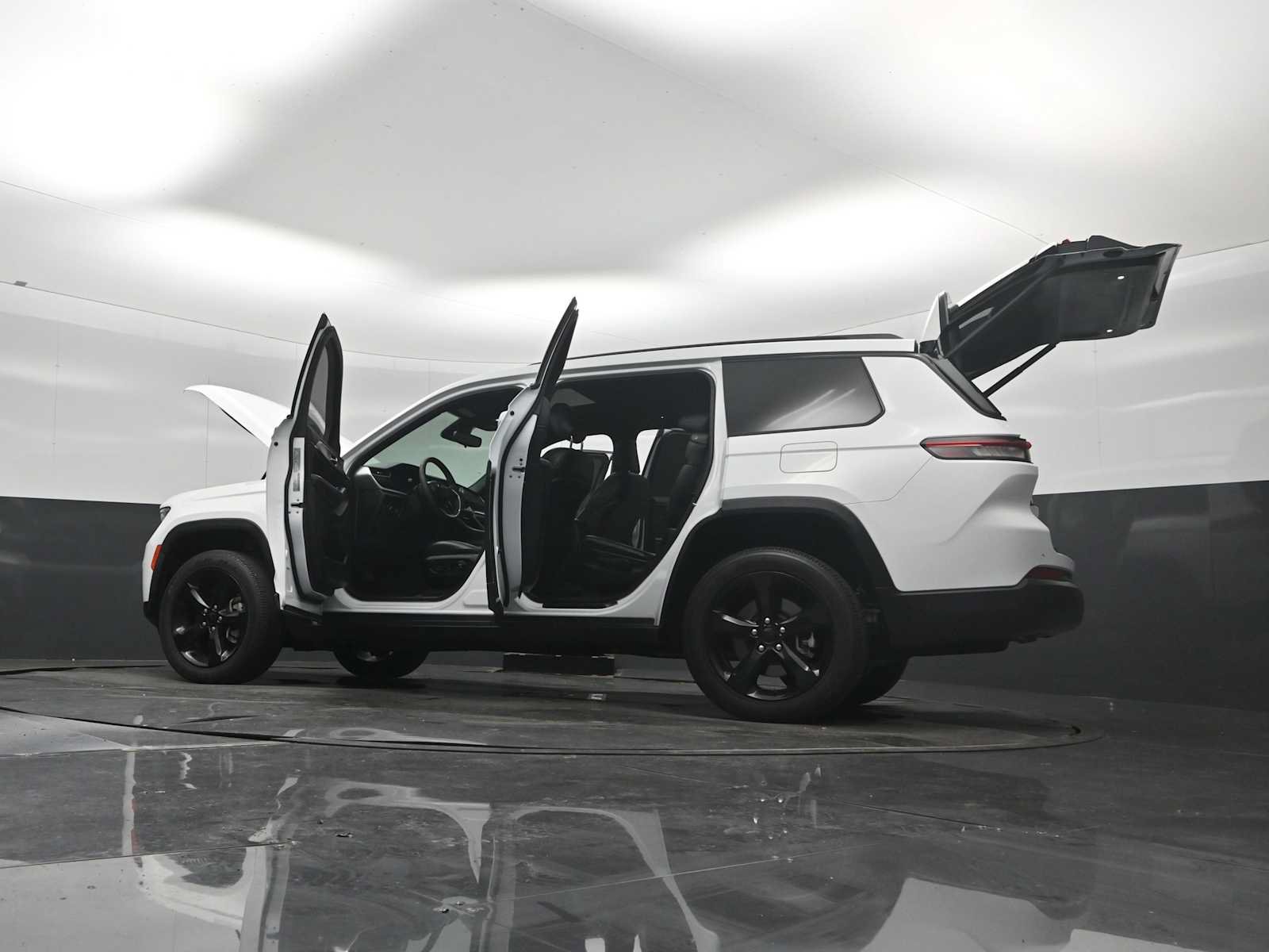 Used 2023 Jeep Grand Cherokee L Laredo AWD/4WD image 41