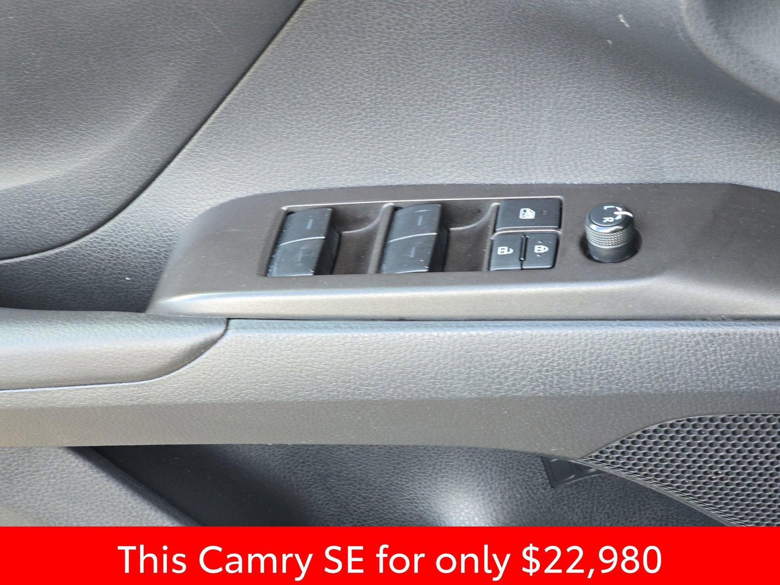 Used 2024 Toyota Camry SE image 34